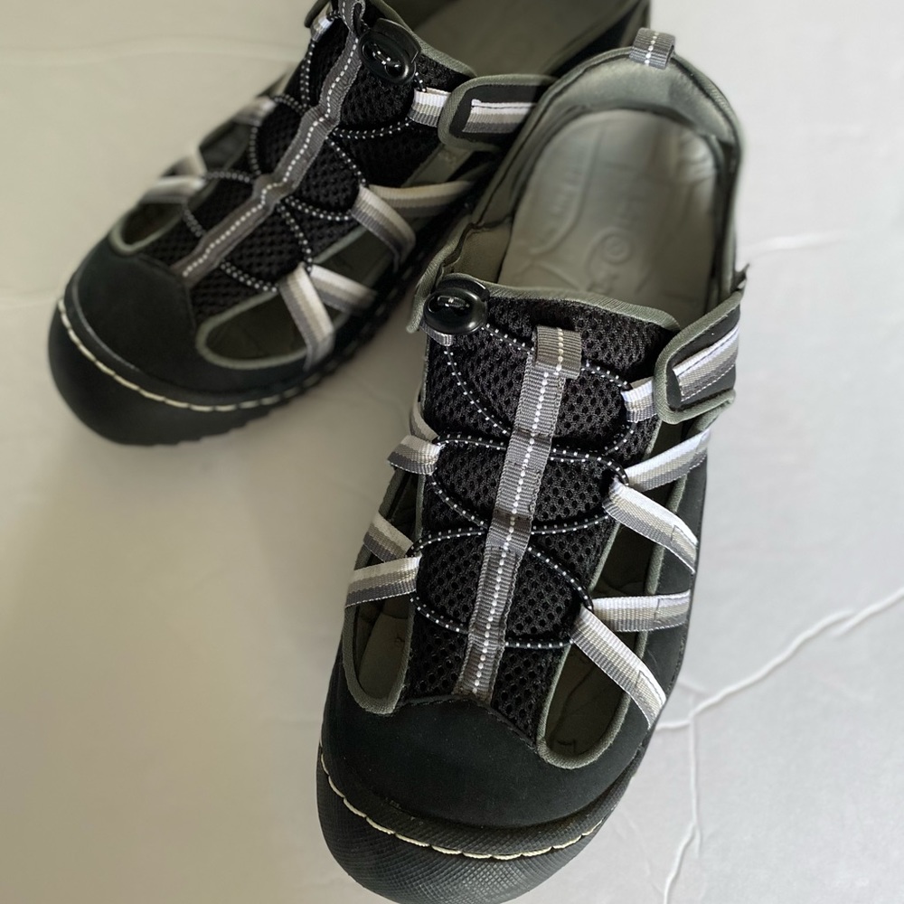 J-41 Sea Breeze Water Shoes Size 7.5W